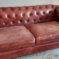 Divano chesterfield