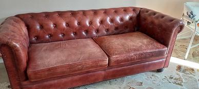 Divano chesterfield