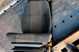 Sedile autista molleggiato anteriore ISRI