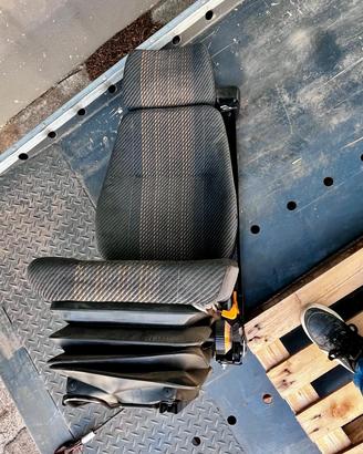 Sedile autista molleggiato anteriore ISRI