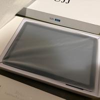 Tablet nuovo con accessori