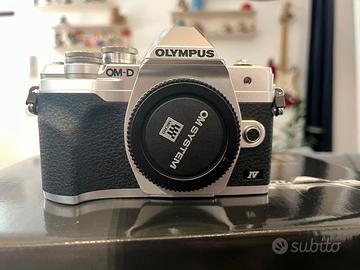 Olympus OM-D E-M10 Mark IV Silver - 6900 scatti