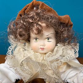 Bambola in porcellana