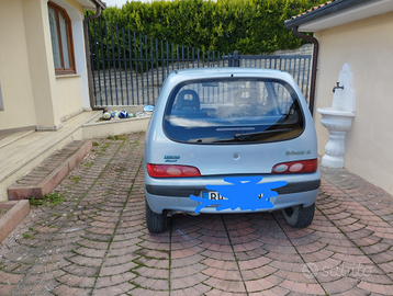 Vendersi fiat 600