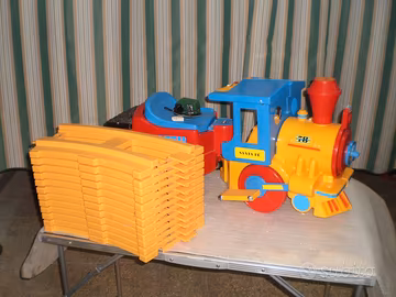 Trenino Peg Perego SANTA FE' giallo rosso azzurro