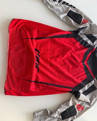 abbigliamento moto maglia e pantalone