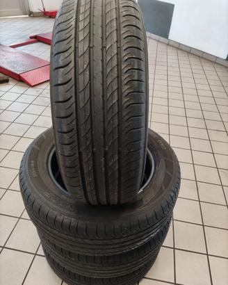 4 gomme Dunlop SP Sport Maxx 050 235/60 R18