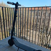 monopattino elettrico Segway e25