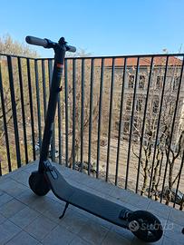 monopattino elettrico Segway e25