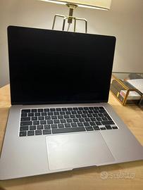 Macbook Air 15” 8 gb hdd 256 chip M2