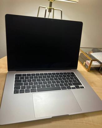 Macbook Air 15” 8 gb hdd 256 chip M2
