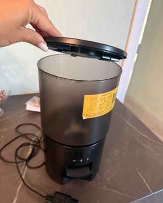 Dispenser mangime cane e gatto