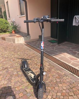 monopattino elettrico Nilox x NBA