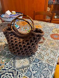 Borsa marrone reversibile uncinetto manici bambù