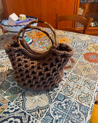 Borsa marrone reversibile uncinetto manici bambù