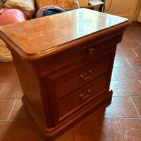 comodino in legno pieno