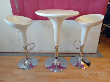 set di tavolino con sgabelli bianco