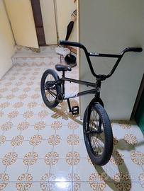 bicicletta BMX 