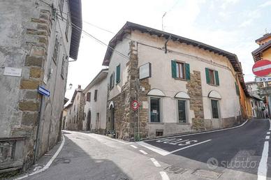 Appartamento di 130 m² con 3 locali e box auto a M