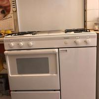 CUCINA CON PORTABOMBOLA