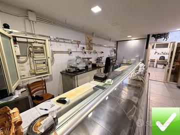 Attività Di Macelleria Con Attrezzature S. Brunell