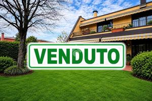 VILLA A SCHIERA A BIASSONO