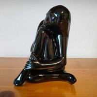 Statua in ceramica nero lucido vintage