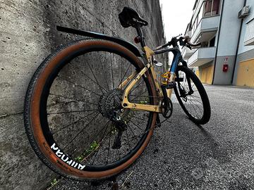 BIANCHI ARCADEX GRAVEL CARBONIO – TAGLIA S – €2000