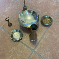 Set oggetti in ottone.