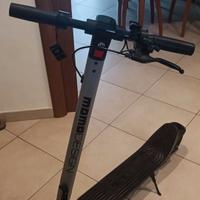 Monopattino Momo design