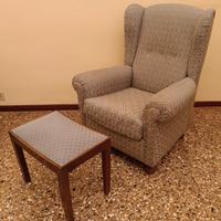 Poltrona Bergère Vintage con poggiapiedi