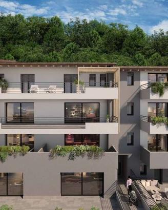 Appartamento di 145 m² con 4 locali e box auto a P