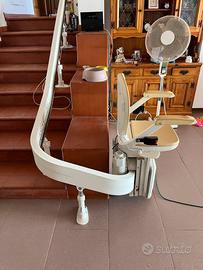 Montascale Acorn usato