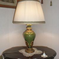 Lampada classica da tavolo con base in ceramica
