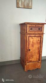 comodino antichissimo 