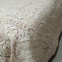 copriletto di lino ricamato 