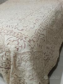 copriletto di lino ricamato 