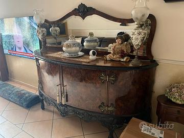 mobile antico con specchio