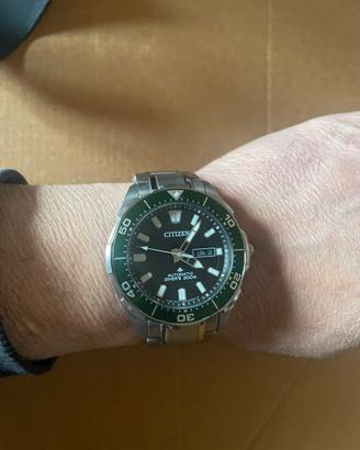 Orologio automatico citizen ghiera verde supertita