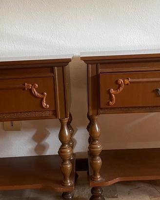 Coppia comodini vintage in legno
