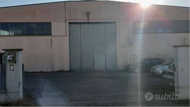Immobile di 800 m² con 1 locale a Castelfranco Emi
