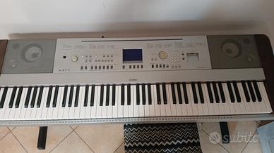 Tastiera Portable Grand DGX-640, colore grigio.