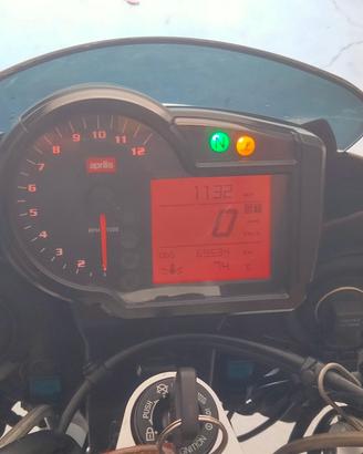 moto Aprilia Tuono 