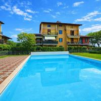 Attico luminoso con terrazzo e piscina in residenz