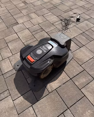 Husqvarna Automower 305 con garage