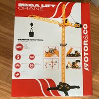 Gru filoguidata con palla demolitrice