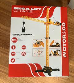 Gru filoguidata con palla demolitrice