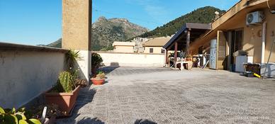 Ristrutturata soffitta con ampio terrazzo