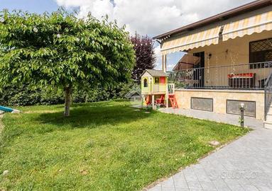 PORZIONE DI TRIFAMILIARE A ROMA