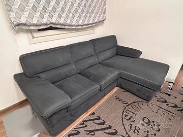 Divano tre posti con chaise longue